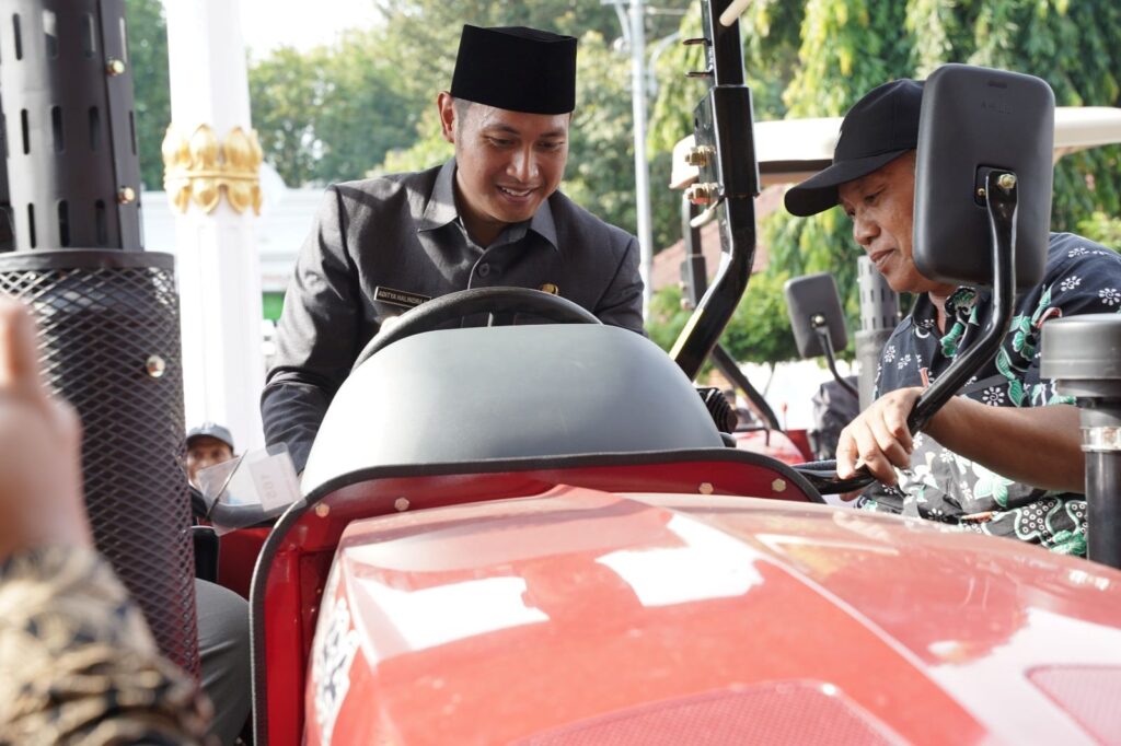 Optimalkan Potensi Pertanian, Bupati Tuban Serahkan&nbsp;Alistan