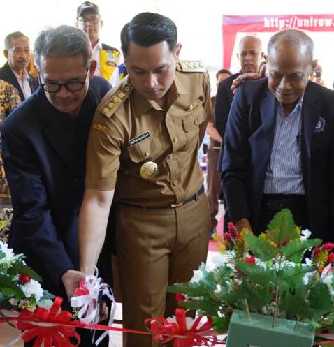 Resmikan Rusun Mahasiswa UNIROW, Bupati Tuban : “Anak Muda Harus Punya Ambisi, Jangan Hanya Mengikuti Arus”